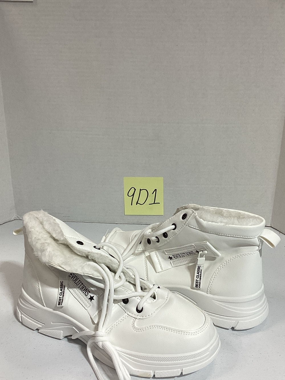 Women's White Faux-Fur Lined Ankle Winter Boots